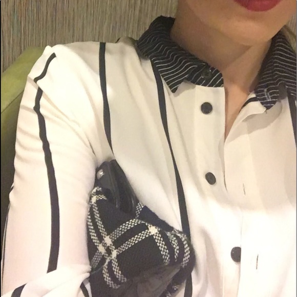 Black and white striped longsleeve beauty - Picture 3 of 4